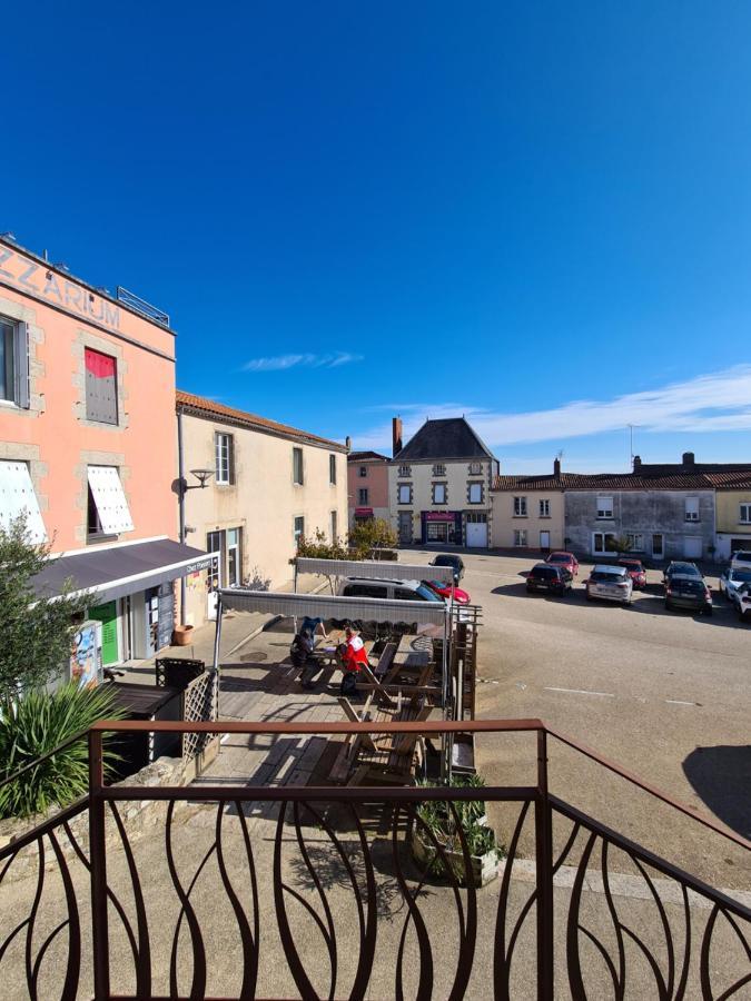 Gîte Le Haut du Pavé 3 à 7 chambres 6 à 14 couchages, 3 min du Puy du Fou Les Épesses Esterno foto