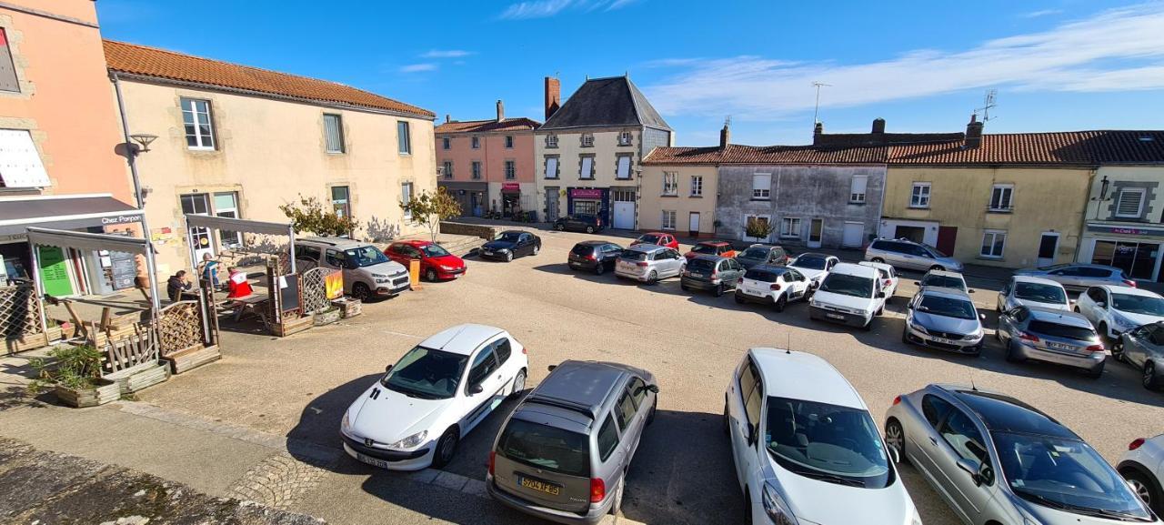 Gîte Le Haut du Pavé 3 à 7 chambres 6 à 14 couchages, 3 min du Puy du Fou Les Épesses Esterno foto