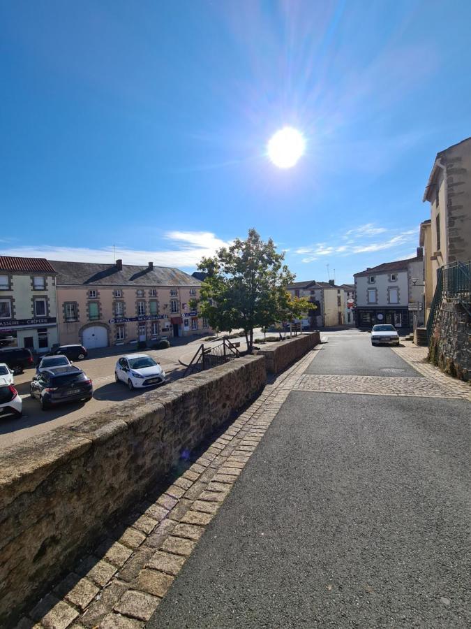 Gîte Le Haut du Pavé 3 à 7 chambres 6 à 14 couchages, 3 min du Puy du Fou Les Épesses Esterno foto